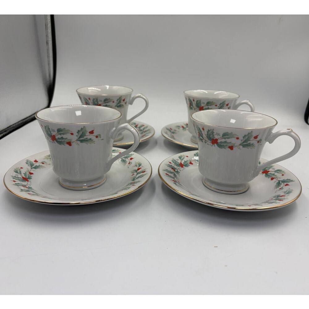 China Pearl Noel Set 4 Cups & Saucers Holly Berry Gold Trim Christmas